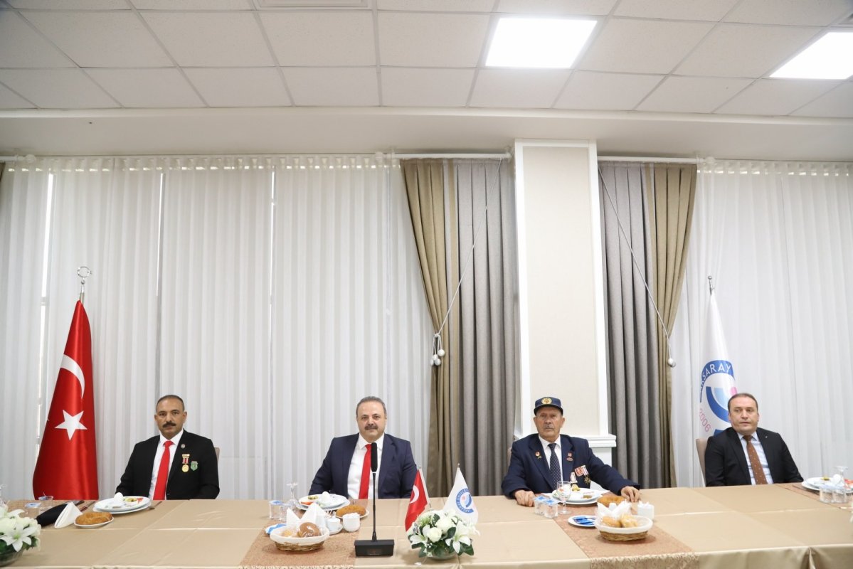 ASÜ Rektörü Arıbaş, Aksaraylı  gazilerle bir araya geldi