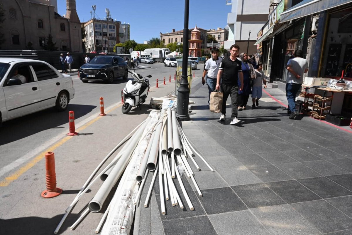 AKSARAY BELEDİYESİNDEN KALDIRIM İŞGALLERİNE SIKI DENETİM
