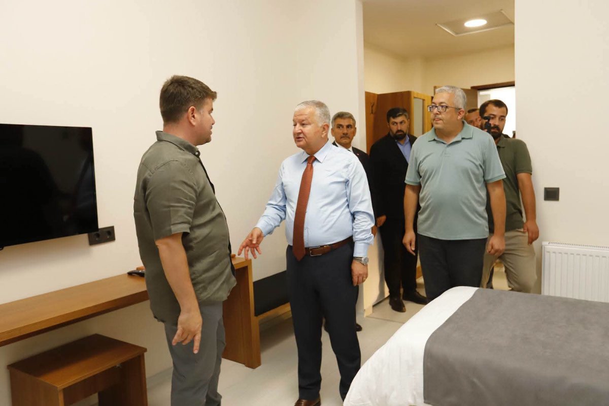 BELEDİYE BAŞKANI DR. EVREN DİNÇER, VALİ MURAT DURU İLE BİRLİKTE HASTA YAKINI KONUKEVİNDE İNCELEMELERDE BULUNDU