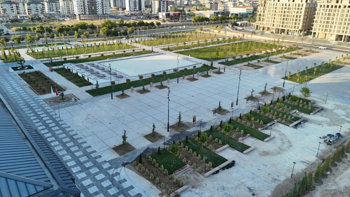 ŞEHRİN YENİ BULUŞMA NOKTASI; BELEDİYE MİLLET BAHÇESİ